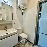 Duplex Confortable Avec Climatisation Et Cour - Menage Et Linge Inclus *
