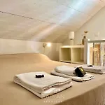 Duplex Confortable Avec Climatisation Et Cour - Menage Et Linge Inclus * La Rochelle (Charente-Maritime)