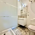 Duplex Confortable Avec Climatisation Et Cour - Menage Et Linge Inclus *