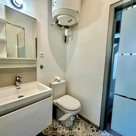 Duplex Confortable Avec Climatisation Et Cour - Menage Et Linge Inclus *