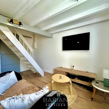 Duplex Confortable Avec Climatisation Et Cour - Menage Et Linge Inclus