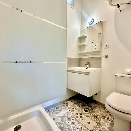 Duplex Confortable Avec Climatisation Et Cour - Menage Et Linge Inclus *